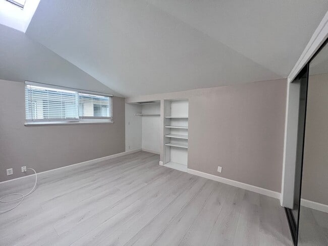 Building Photo - EBN T 14723