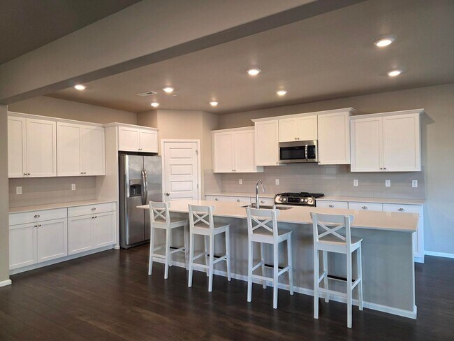 Building Photo - 4 Bedroom Home in Soundview Estates!