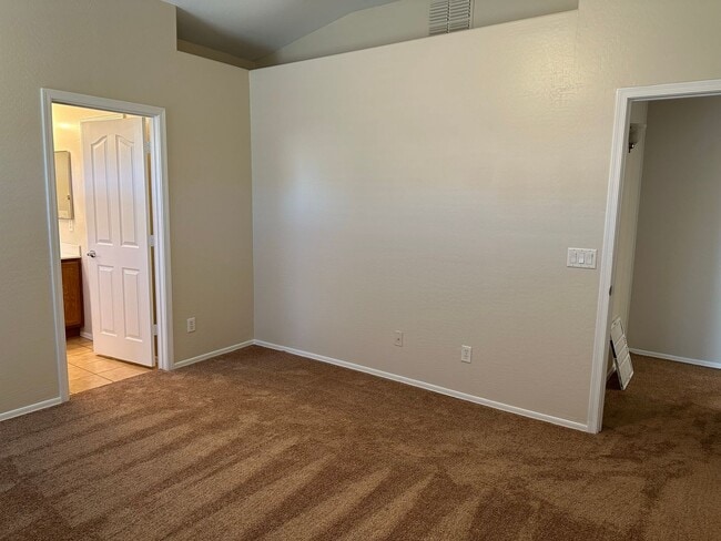 Building Photo - Great 3 bedroom 2 bath home
