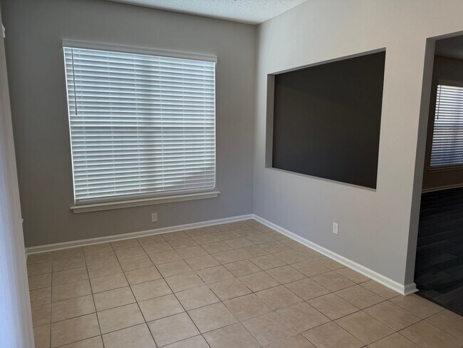 Building Photo - Beautiful Home in Sun City - Freshly Painted, New Flooring!