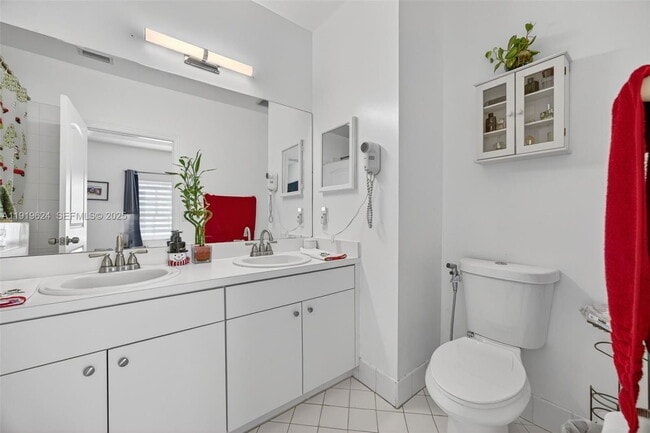 Building Photo - 10101 SW 162nd Ct