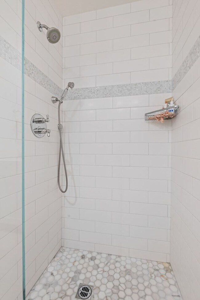 Building Photo - El Escorial Villa – East Beach Living at I...