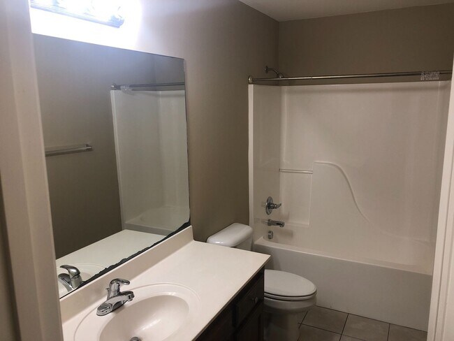 Building Photo - 327 Autumn Dr