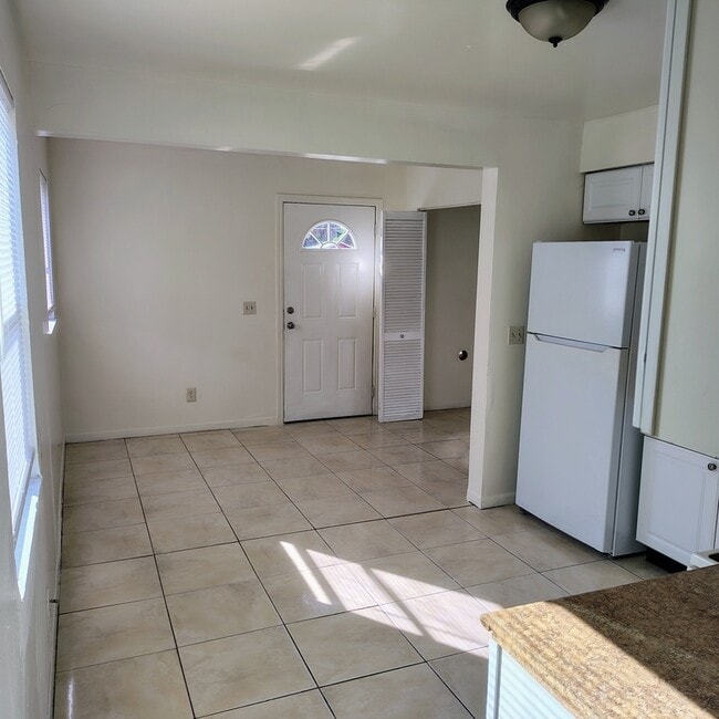 Building Photo - 3826 14th Ave S