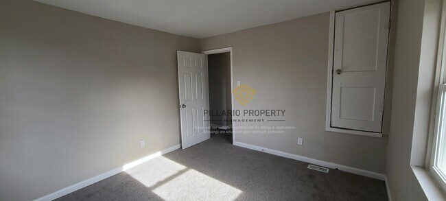 Building Photo - Renovated Fenced 4 Bedroom with 1.5 Bath, in Near East Side Available NOW!