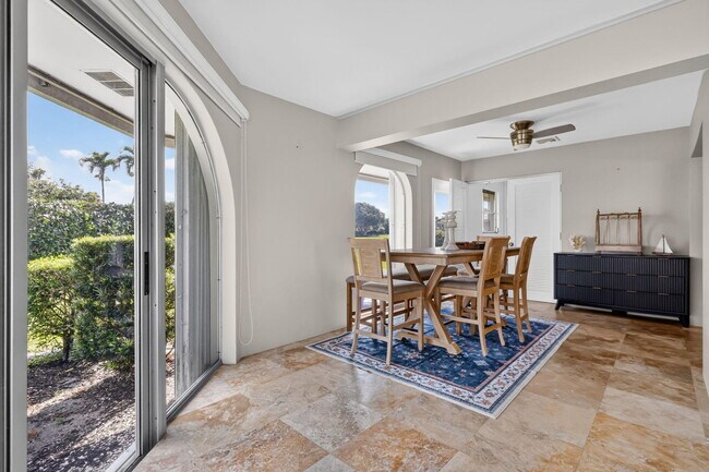 Building Photo - 213 Rio Vista Cir