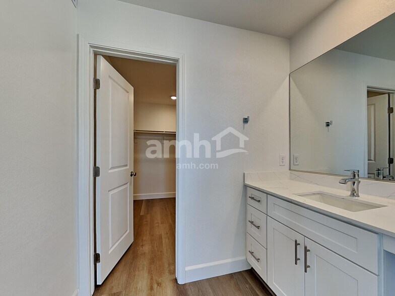 Building Photo - 10530 Lagaspi Dr