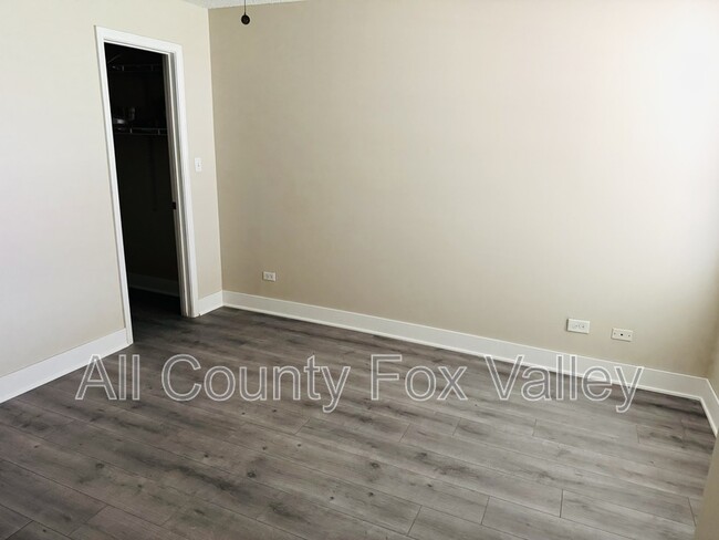 Building Photo - 2028 N Rand Rd