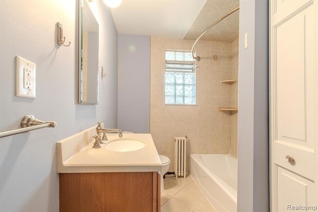 Building Photo - 613 E Lincoln Ave