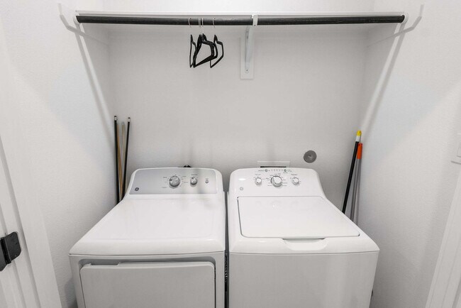 Building Photo - 6740 Peerless St