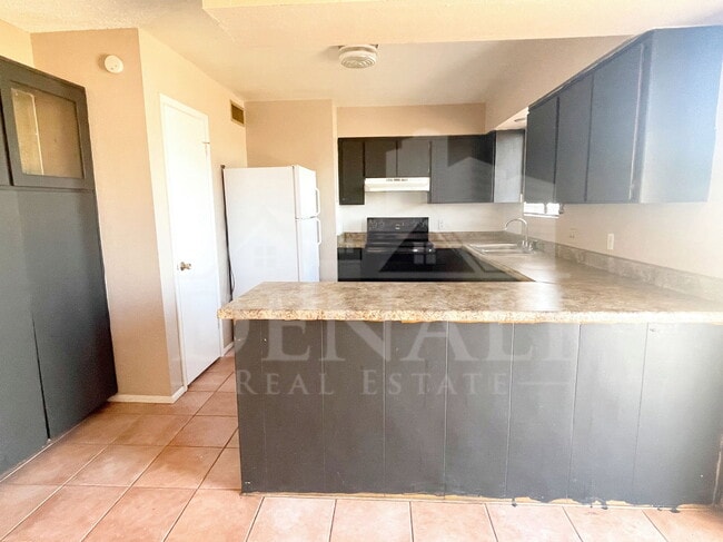 Building Photo - 410 E Desert Dr