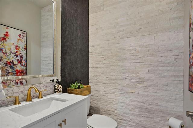 Building Photo - 2124 Dublin Ct