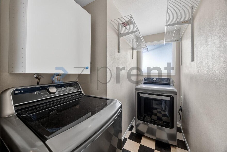 Building Photo - 1665 Hawk Ridge Pl