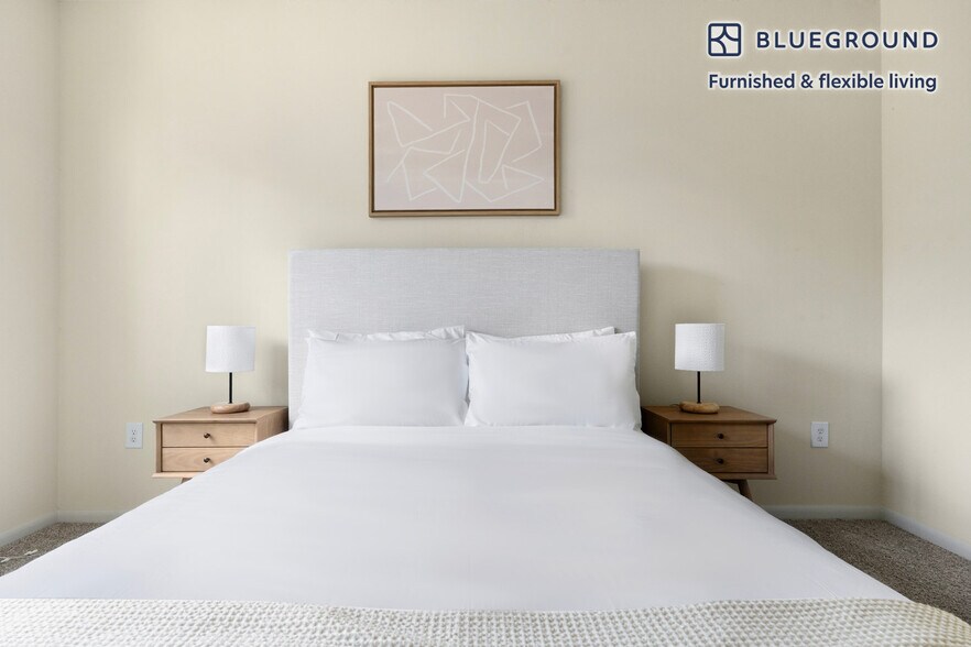 Building Photo - 3100 Esperanza Crossing