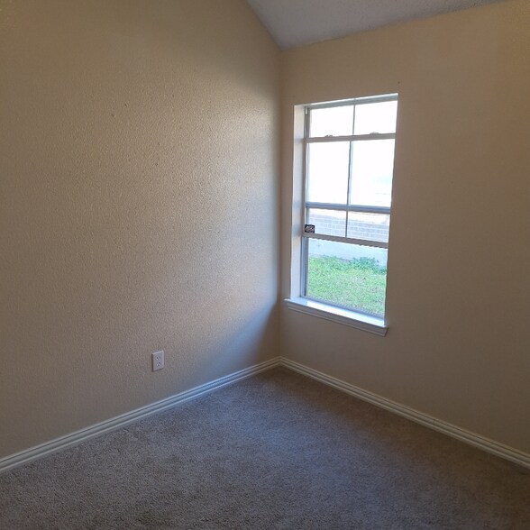 Building Photo - 4553 Jousting Ln