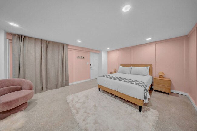 Building Photo - 555 S Gulf Dr
