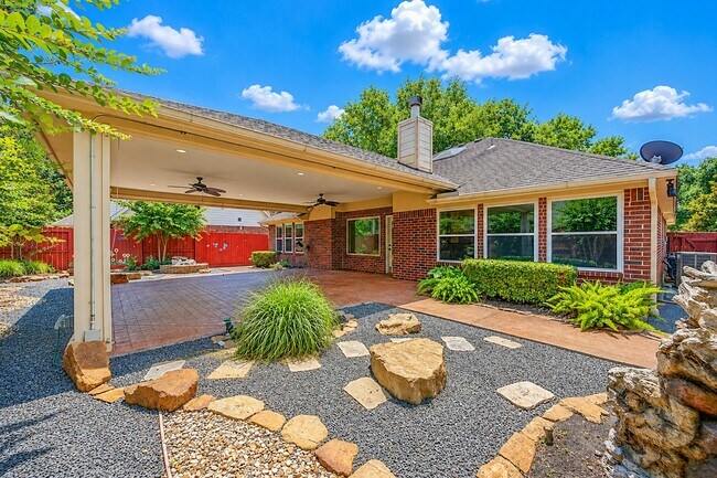 Building Photo - 15831 Laurel Cove