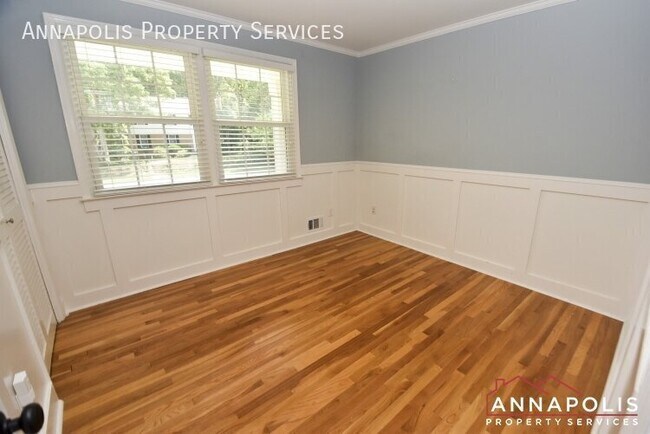 Building Photo - 300 S Cherry Grove Ave