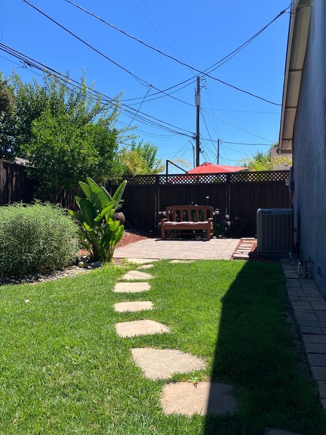 Building Photo - Nicely Updated 4-Bedroom House With Nice B...