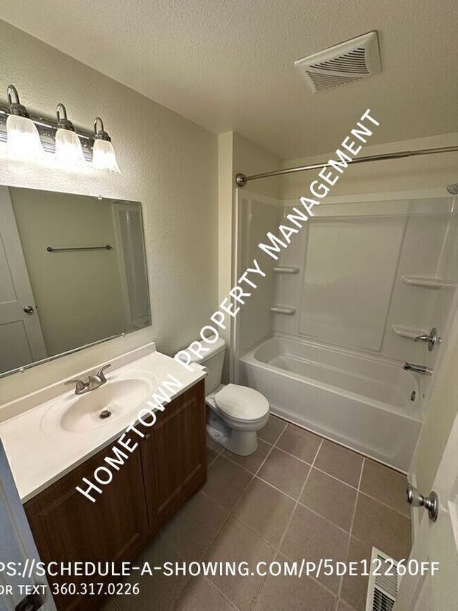 Building Photo - 3611 Landau Ave NE