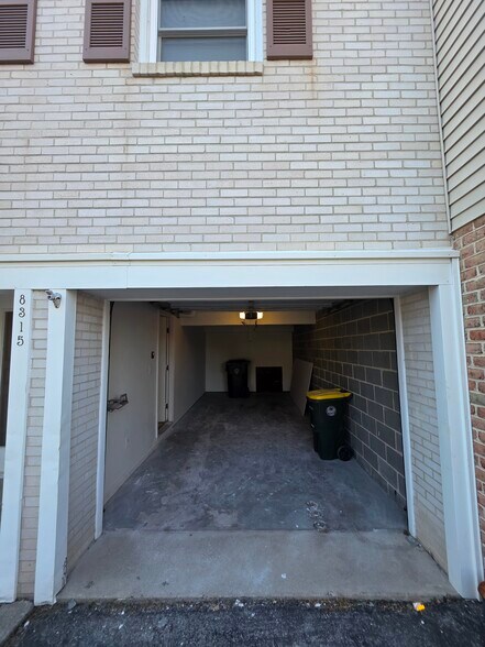 Building Photo - 8315 Countryside Ln