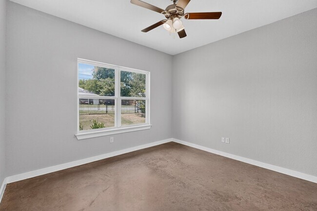 Building Photo - 213 S Baugh St