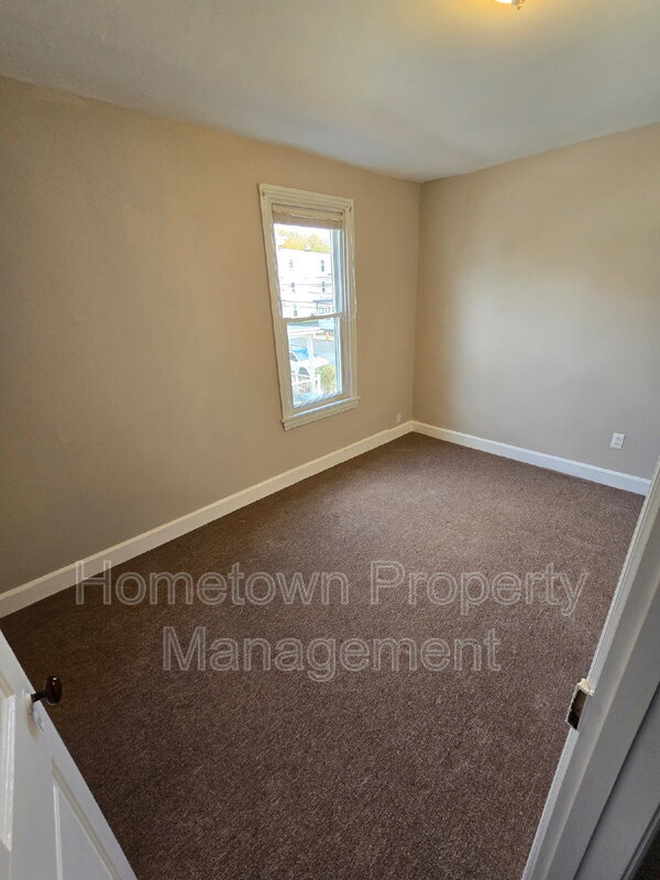 Building Photo - 209 Lincoln St