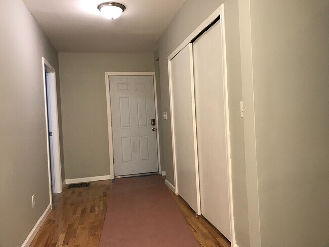 Building Photo - 452 Poplar St