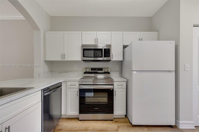 Building Photo - 15750 SW 92nd Ave
