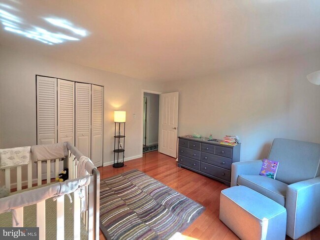 Building Photo - 10930 Howland Dr