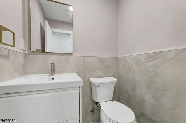 Building Photo - 535 Orchard Ave