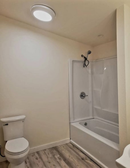 Building Photo - 3304 Bissonet Dr