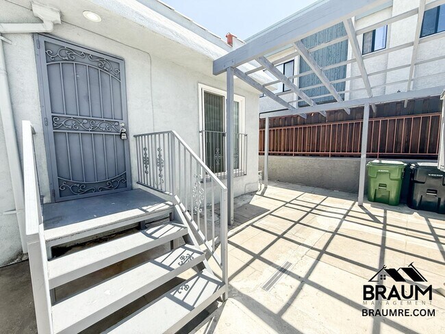 Building Photo - 1415 Centinela Ave
