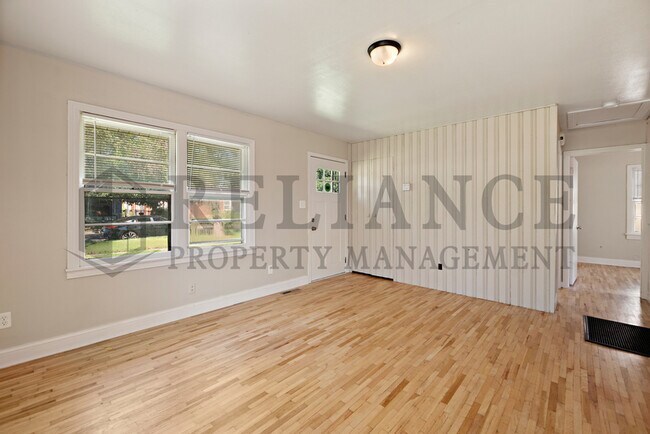 Building Photo - 1430 S Martinson St