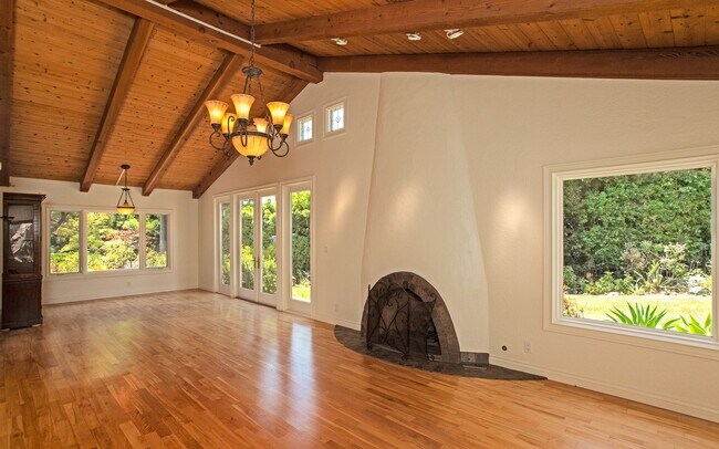 Building Photo - Stunning & Spacious Encinitas Home w/ Gorg...