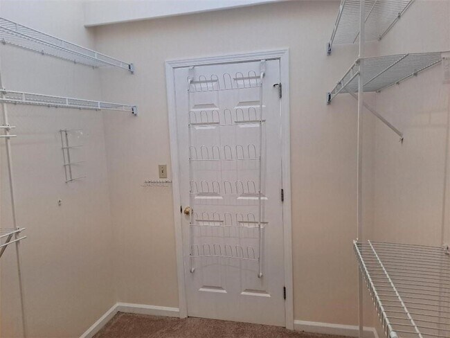 Building Photo - 2431 Coosawattee Dr NE