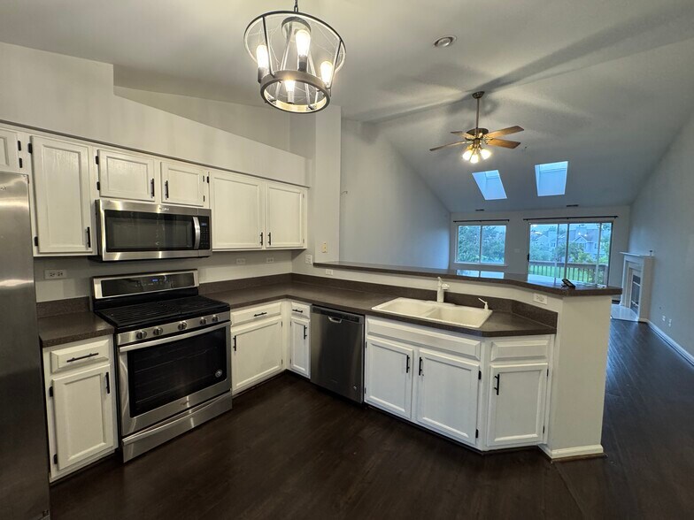 Kitchen 2 - 268 Camel Bend Ct