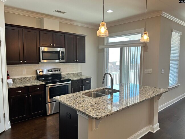 Building Photo - 905 Layton Way