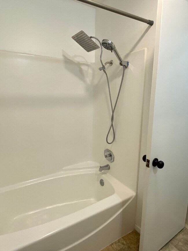 Building Photo - Available NOW - Cute 3 Bed 2 bath home in ...