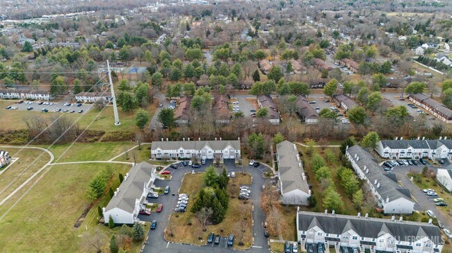 Building Photo - 13 Jill Ct