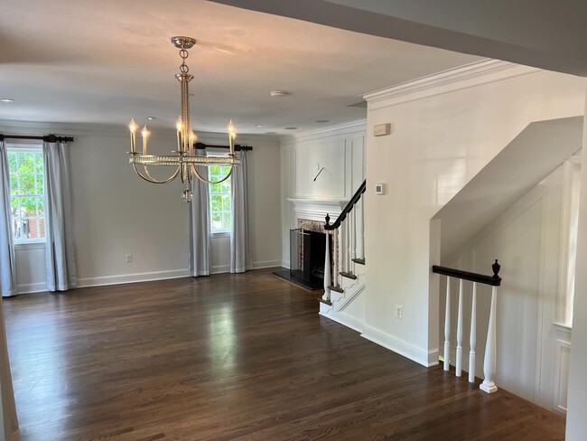 Primary Photo - 1400 30th St NW
