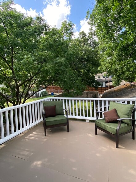Balcony - 5519 Miller Ave
