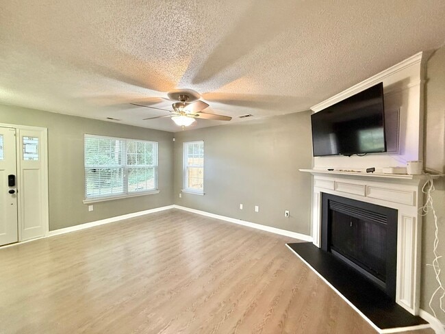 Building Photo - Newly Remodeled 4BD, 2.5BA Raleigh Home wi...