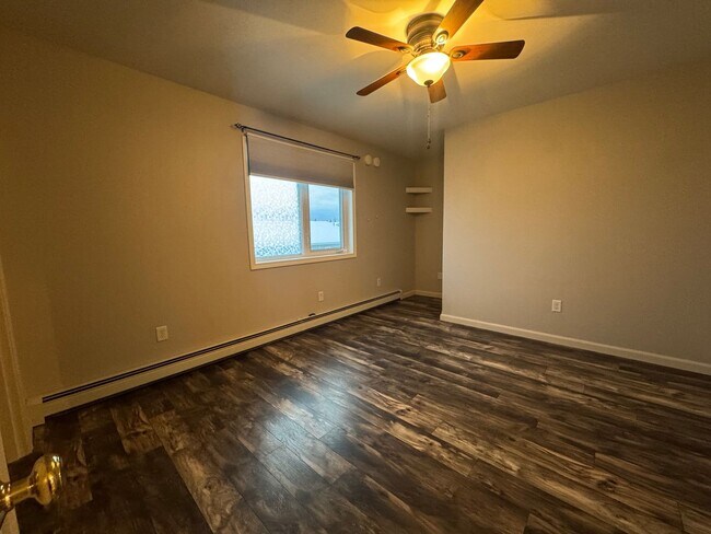 Building Photo - 2 story 3 bd 1.5 bath townhouse in Lavelle Estates!