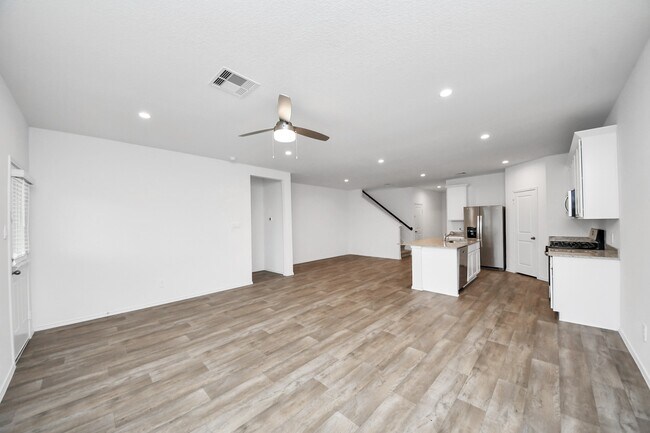 Building Photo - 31303 Heddington Ln