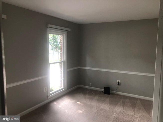 Building Photo - 8104 Overlake Ct