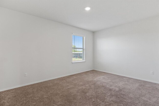 Building Photo - 905 Duskywing Wy