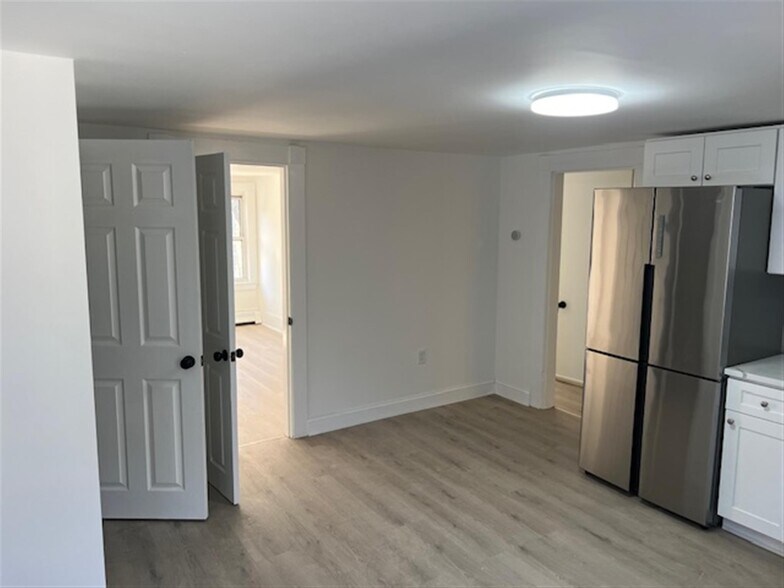 Building Photo - 8 6th St