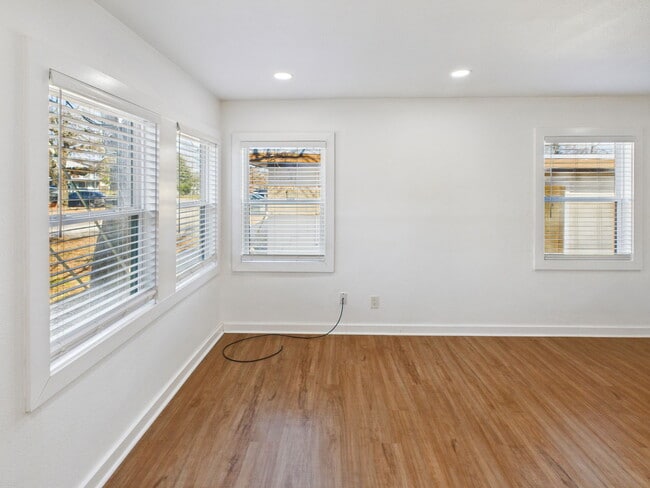 Building Photo - 607 Foch St