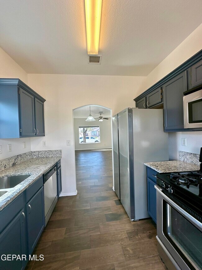 Building Photo - 14104 Robert Ituarte Dr